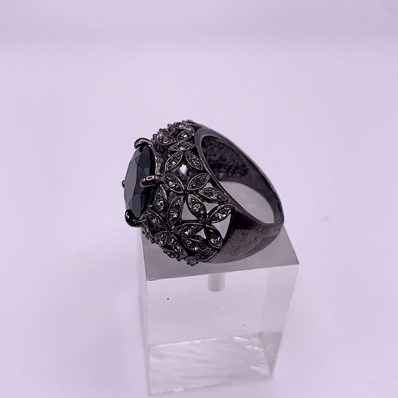 Black Crystal Cocktail Ring Size 7 NEW - Picture 4 of 5